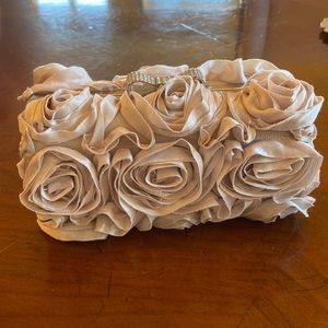 Savida formal clutch